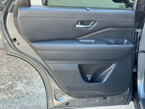 Used 2026 Nissan Pathfinder Platinum FWD image 47