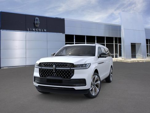 New 2026 Lincoln Navigator L Black Label AWD/4WD image 2
