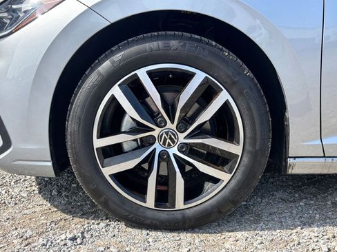 Used 2025 Volkswagen Jetta SE image 27