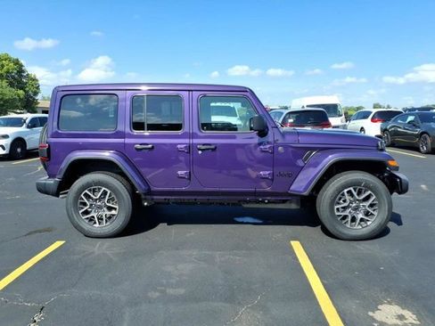 New 2026 Jeep Wrangler Unlimited Sahara AWD/4WD image 18