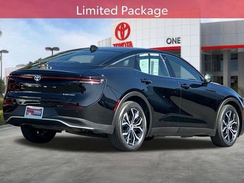 Used 2024 Toyota Crown Limited image 4