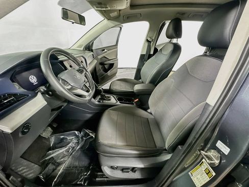 Used 2022 Volkswagen Taos SE w/ Panoramic Sunroof Package FWD image 14