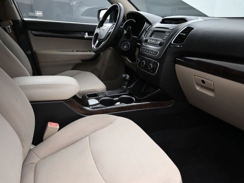 Used 2014 Kia Sorento LX image 24