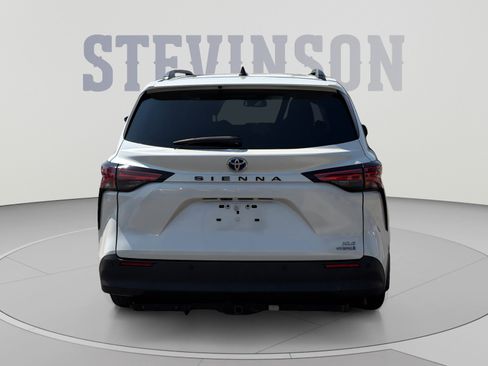 Used 2022 Toyota Sienna XLE FWD image 4