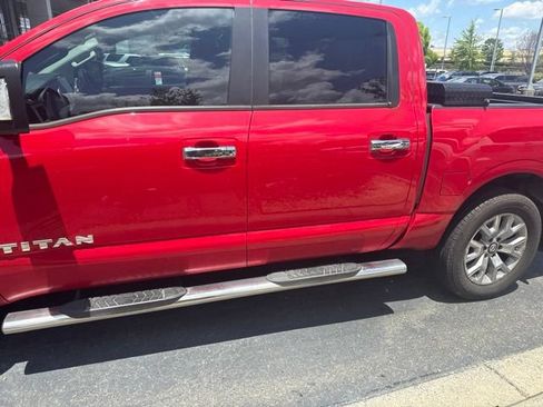 Used 2021 Nissan Titan SV w/ SV Convenience Package AWD/4WD image 5