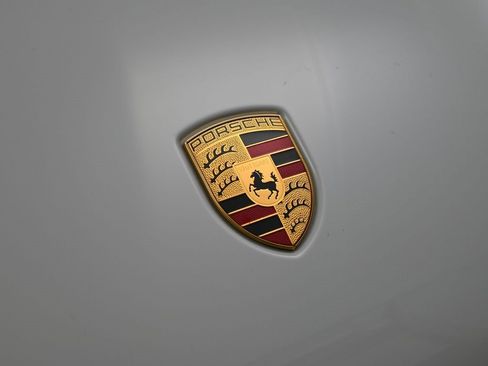 Certified 2025 Porsche Macan image 13