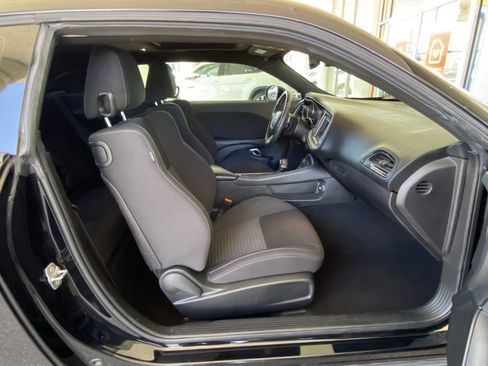 Used 2019 Dodge Challenger R/T w/ Driver Convenience Group RWD image 30