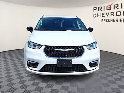 Used 2024 Chrysler Pacifica Touring-L