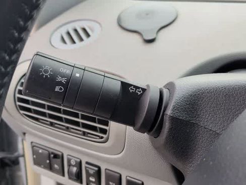 Used 2004 Nissan Quest SL w/ (SEA) Seat Pkg FWD image 26