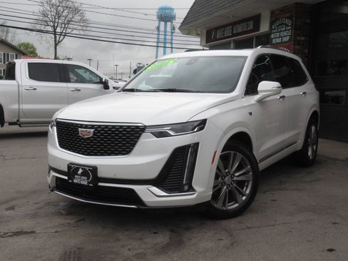 Used 2024 Cadillac XT6 Premium Luxury w/ Technology Package AWD/4WD image 36
