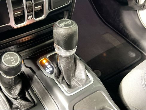 Used 2019 Jeep Wrangler Unlimited Sport S image 25