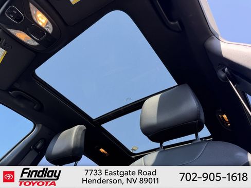Used 2023 Jeep Compass Latitude w/ Sun and Sound Group AWD/4WD image 9