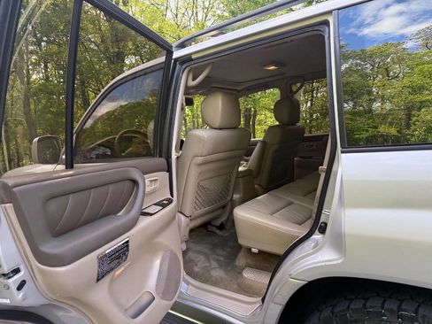 Used 2001 Toyota Land Cruiser AWD/4WD image 40
