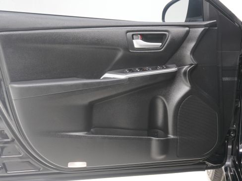 Used 2016 Toyota Camry SE FWD image 14