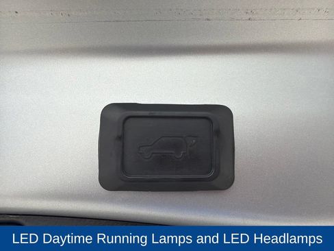 Used 2021 Toyota RAV4 XLE w/ Convenience Package FWD image 11