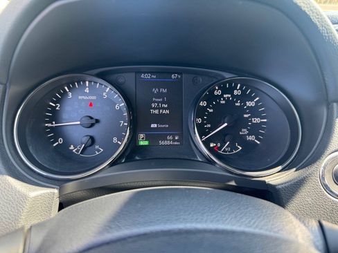 Used 2020 Nissan Rogue SV FWD image 12