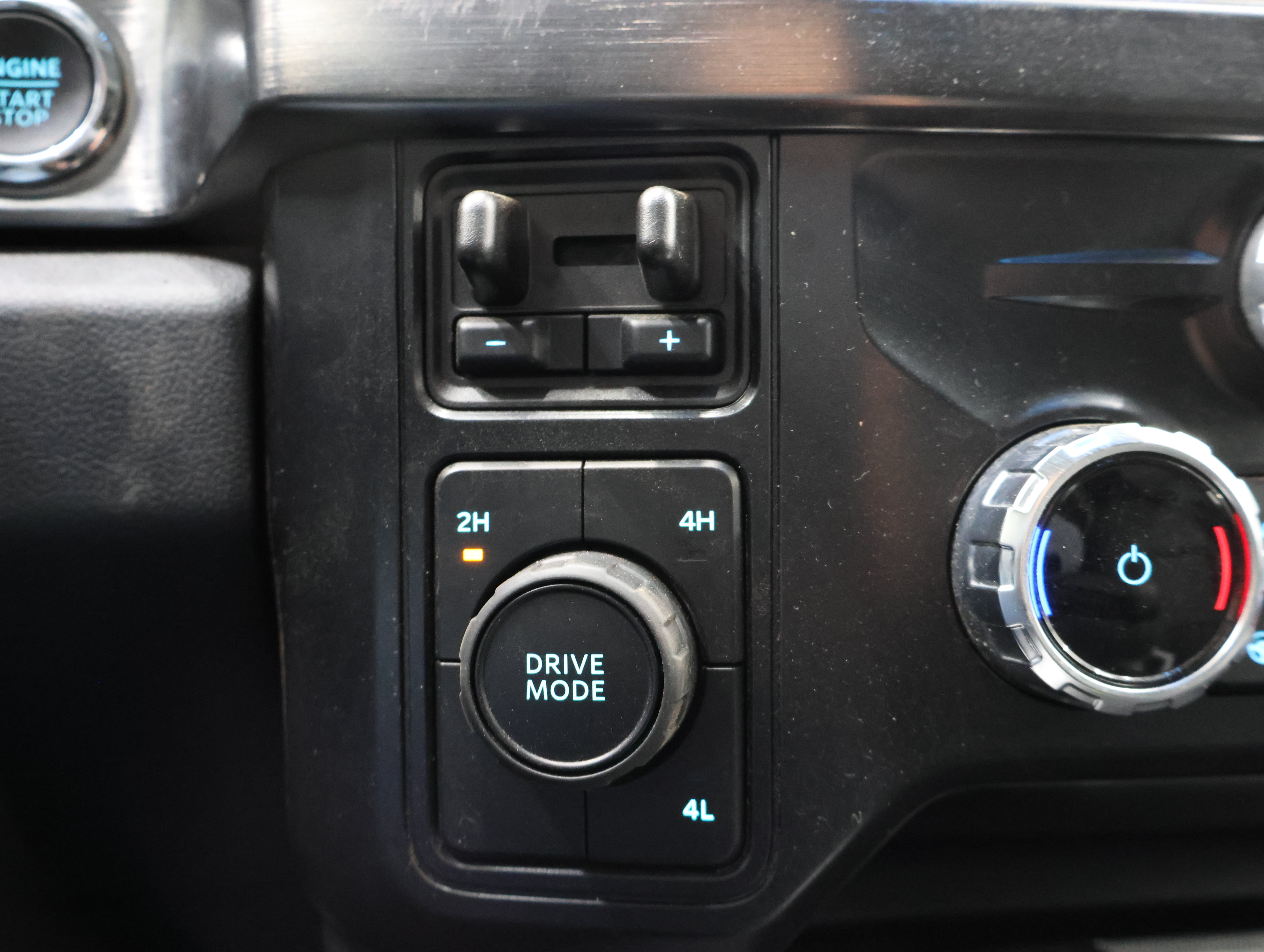 Used 2025 Ford F350 Lariat w/ Chrome Package AWD/4WD image 44