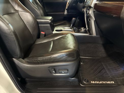 Used 2014 Toyota 4Runner Limited image 39
