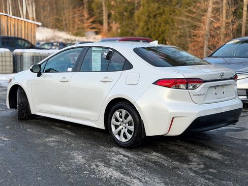 Used 2023 Toyota Corolla LE image 3