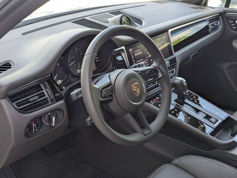 Certified 2026 Porsche Macan AWD/4WD image 4