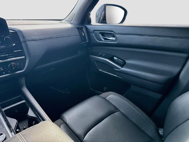 Used 2023 Nissan Pathfinder SL w/ SL Premium Package AWD/4WD image 30