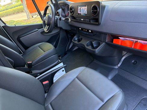 Used 2024 Mercedes-Benz Sprinter 2500 image 15