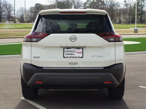 Used 2023 Nissan Rogue SV image 3