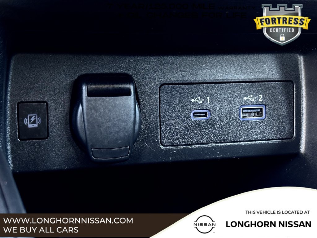 Used 2025 Nissan Versa SR w/ Trunk Package FWD image 18