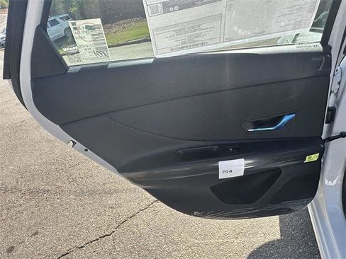 New 2025 Hyundai Elantra Limited image 21