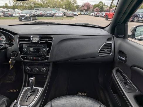 Used 2013 Chrysler 200 Limited FWD image 17