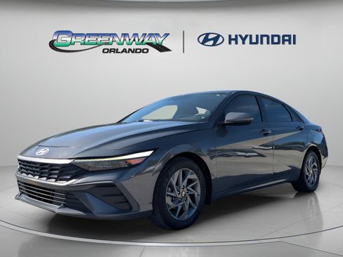 Used 2024 Hyundai Elantra SEL FWD image 4