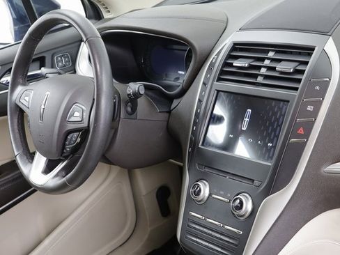 Used 2017 Lincoln MKC Premiere image 22