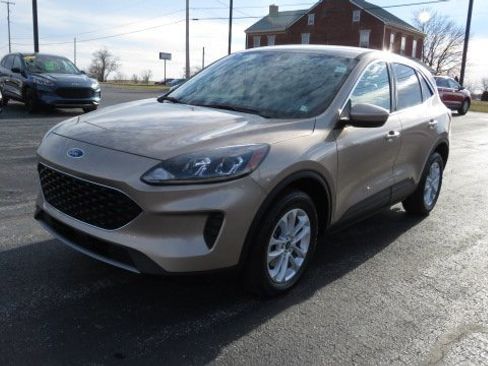 Certified 2021 Ford Escape SE image 3