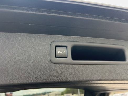 Used 2023 Toyota Highlander XLE image 35