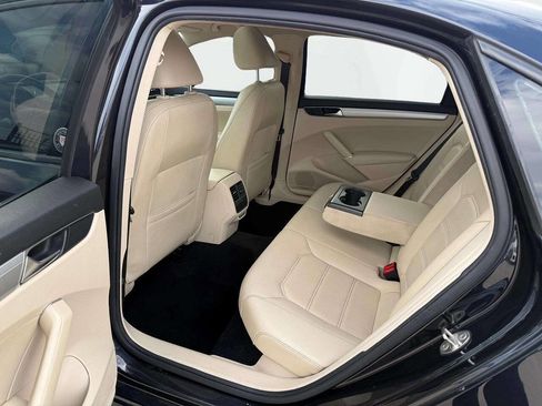 Used 2019 Volkswagen Passat 2.0T Wolfsburg w/ Wheels & Sunroof Package image 12