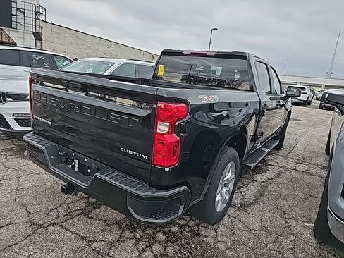 Used 2023 Chevrolet Silverado 1500 Custom image 10