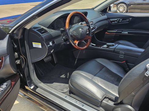Used 2012 Mercedes-Benz CL 550 4MATIC w/ Sport Pkg image 24