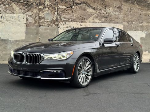 Used 2016 BMW 750i xDrive AWD/4WD image 10