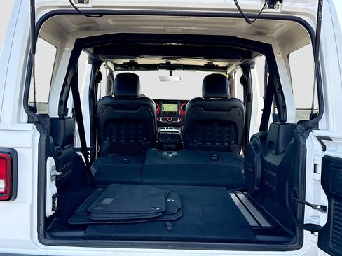 Used 2019 Jeep Wrangler Unlimited Rubicon AWD/4WD image 7