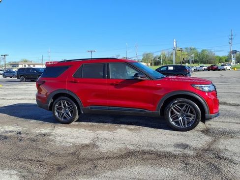 Used 2025 Ford Explorer ST-Line w/ ST-Line Street Pack AWD/4WD image 12
