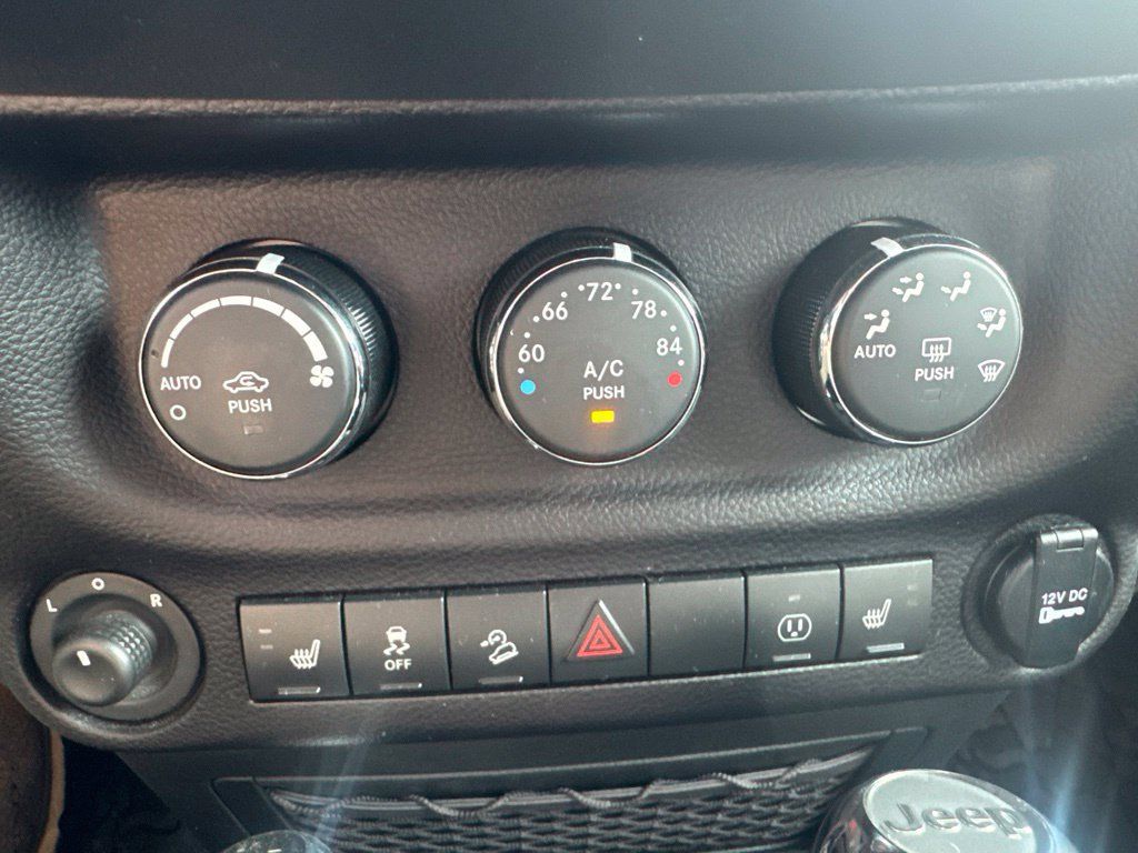 Used 2016 Jeep Wrangler Unlimited Rubicon w/ Connectivity Group AWD/4WD image 31