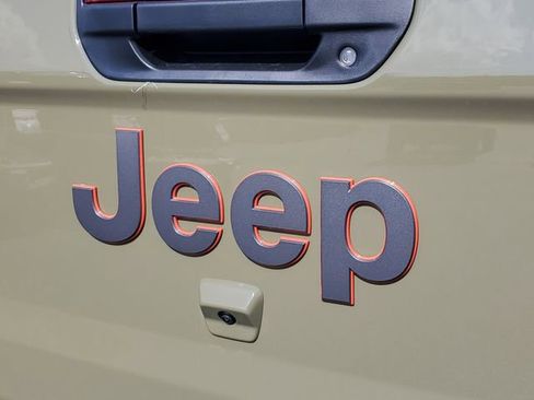 New 2025 Jeep Gladiator Sport image 7