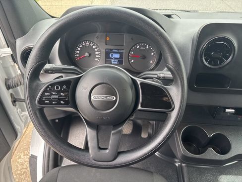 Used 2021 Freightliner Sprinter 3500 RWD image 31