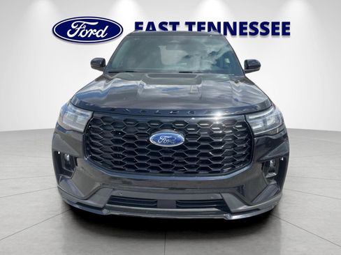 Used 2025 Ford Explorer ST-Line w/ ST-Line Street Pack AWD/4WD image 9