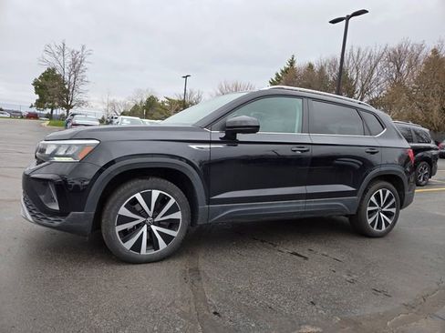 Used 2023 Volkswagen Taos SE w/ Panoramic Sunroof Package image 1