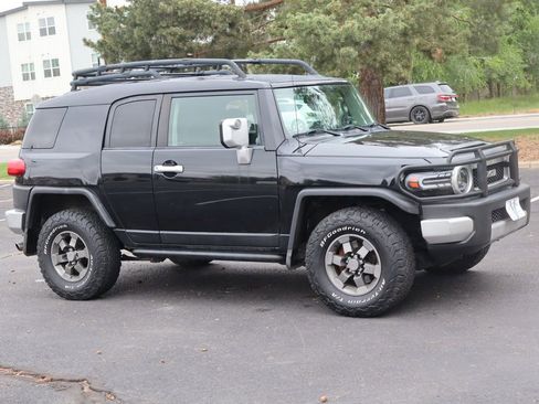 Used 2007 Toyota FJ Cruiser 4WD image 2
