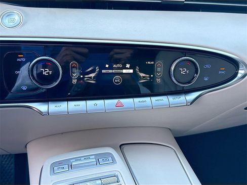 Used 2023 Genesis GV70 2.5T image 17