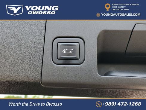 Used 2022 Cadillac XT4 Premium Luxury w/ Cold Weather Package AWD/4WD image 32