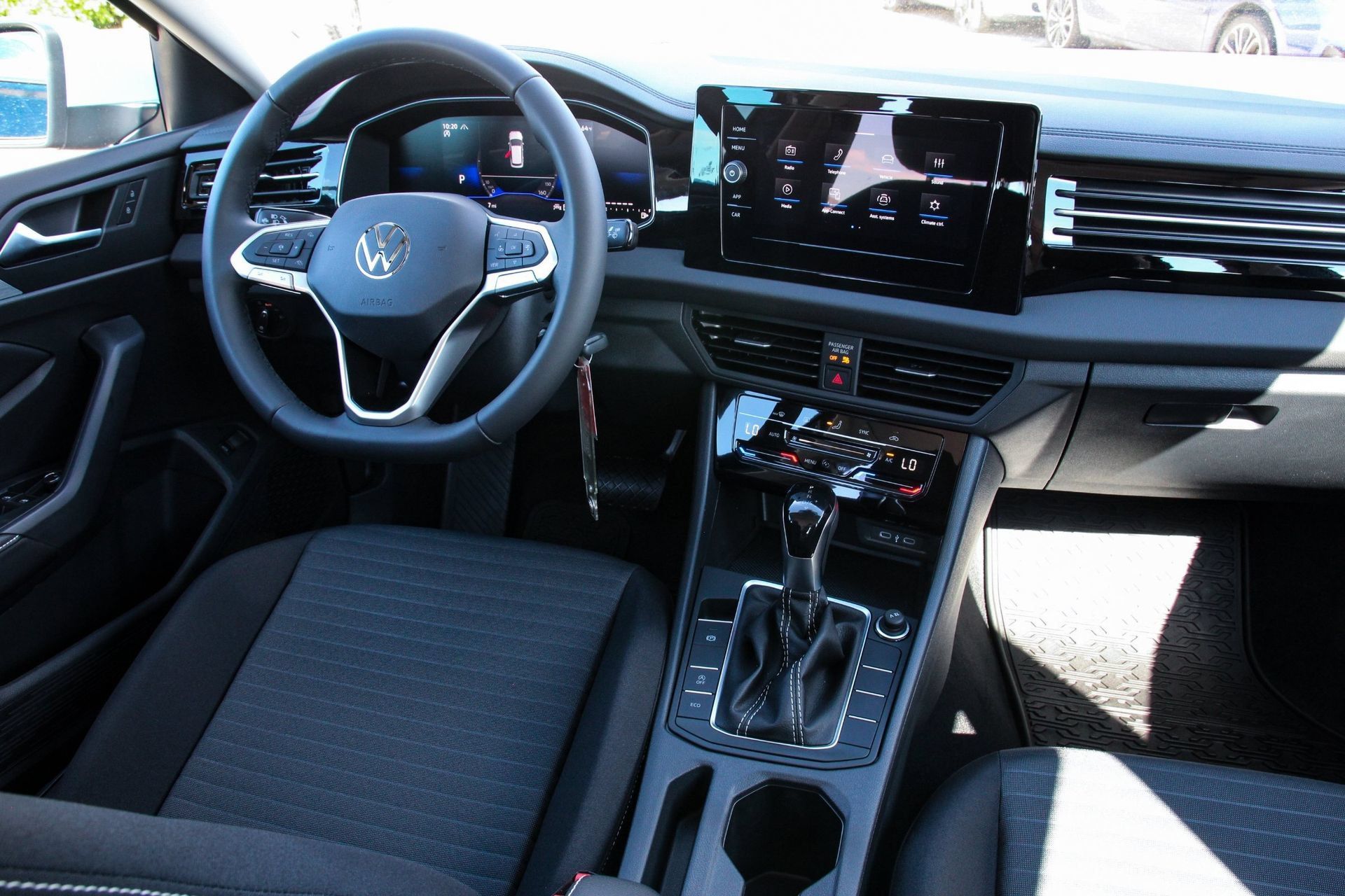 Certified 2026 Volkswagen Jetta SE FWD image 22