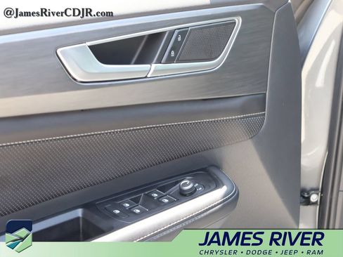 Used 2024 Volkswagen Atlas Cross Sport SE FWD image 22